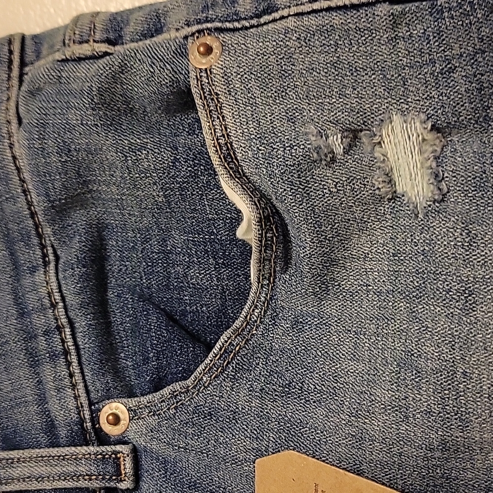 NWT: Levi's Classic Straight Distressed Jeans - Picture 4 of 11